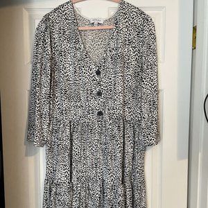 Gilli Dress Size 1X Black White Cheetah Print 3/4 Sleeve Tiered Button Detail